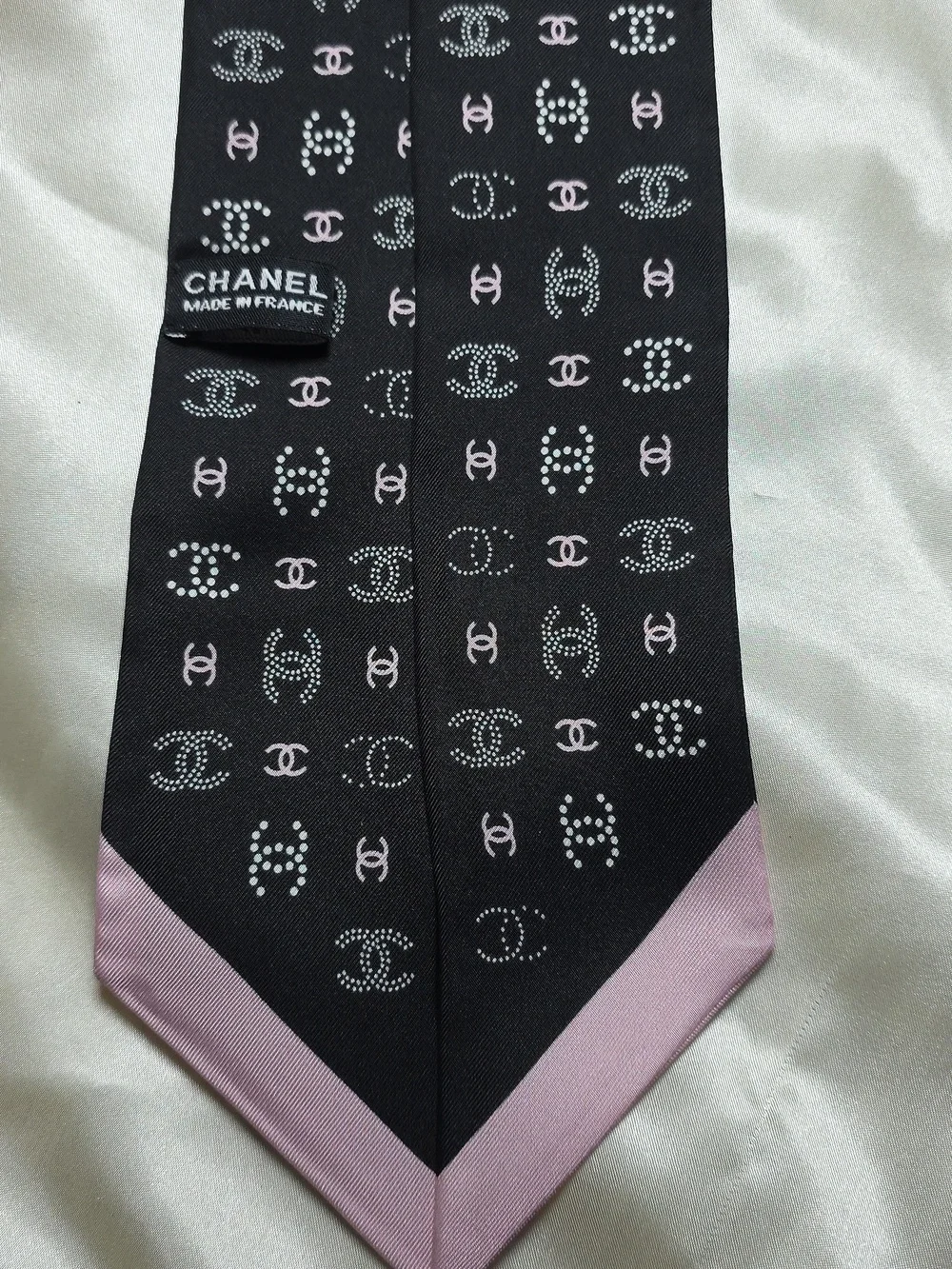 CHANEL Black & Pink Camellia Logo Silk Twilly Scarf - Picture 2 of 3